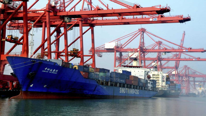 中国贸易报告解读：出口增长远超预期，但进口仍然疲软