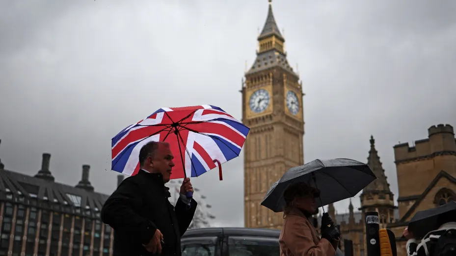 英国薪资协议工资涨幅固定在3%，雇主等待工党当局下一份预算案提供指引