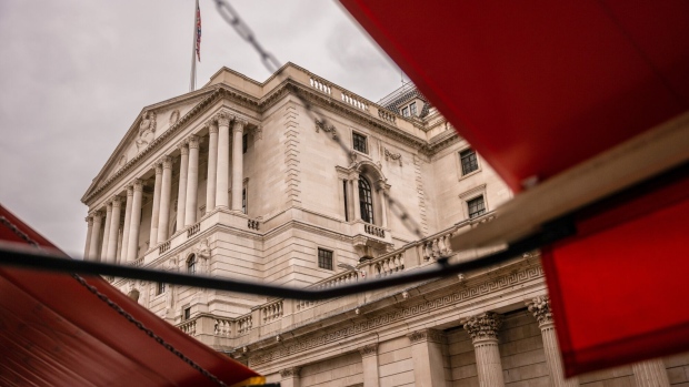 英国央行放缓债券缩减步伐，维持利率不变