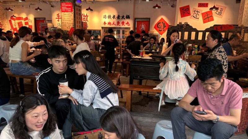 中国服务业扩张大幅放缓，这将加剧人们对前景的担忧