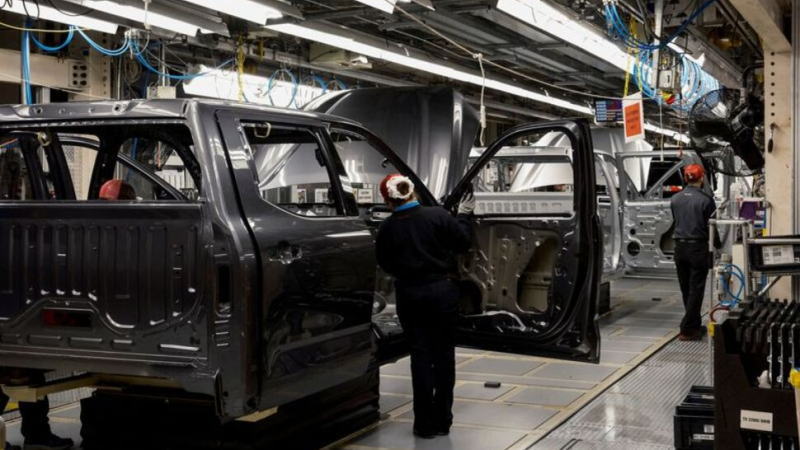 美国第四季度GDP增速下修至0.7%
