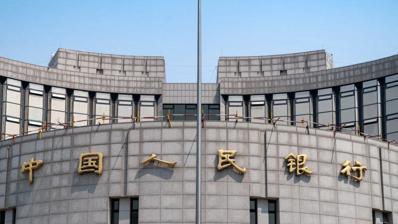 中国央行展开临时MLF操作 - - 利率下调20BP并投放2000亿