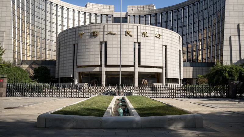 随着对货币政策超级宽松的预期增强，中债基准收益率跌穿1.8%大关