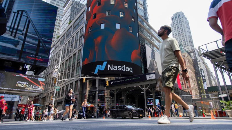 贝莱德将推出纳斯达克100 ETF，挑战景顺主导地位，AI涨势提振需求