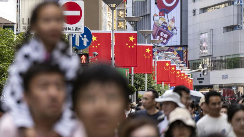 由于消费者通胀放缓而生产者通缩持续，中国的宏观通缩加剧