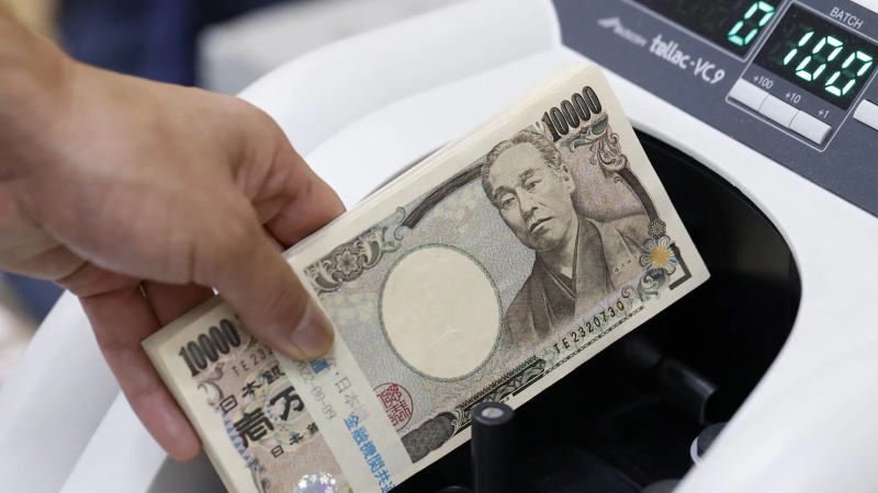 美元兑日元跌穿150水平，因交易员预计美日利差有望因货币政策分歧而收窄