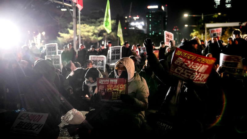 尹锡悦宣布戒严引发汇市股市巨震，并将使韩国资产处于更为不利的地位