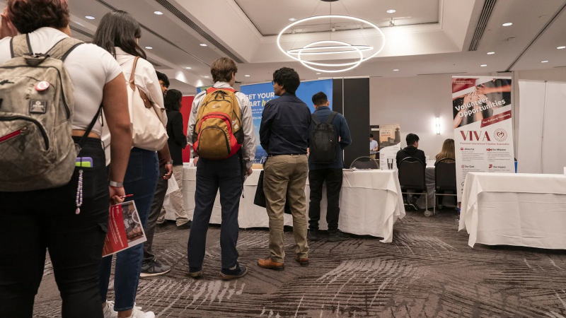 美国首次失业救济申请升至21.4万