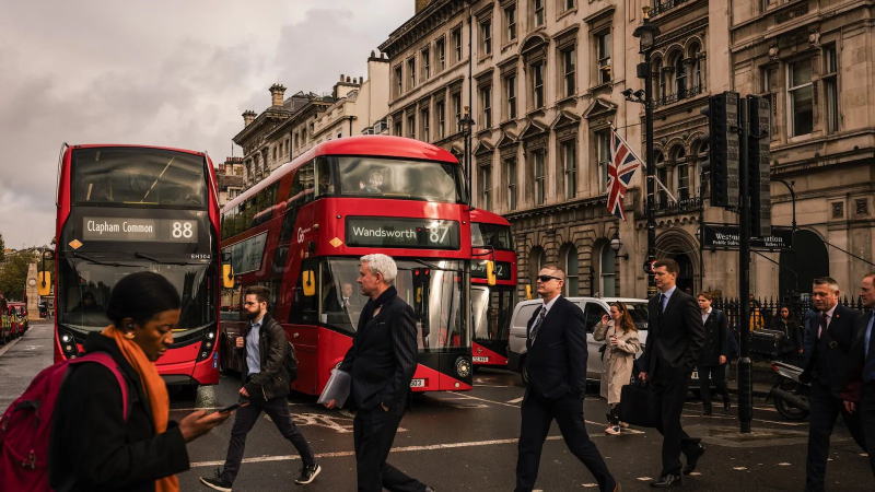 职位空缺报告解读：工党预算案压制下，英国职位空缺降幅创四年多新高