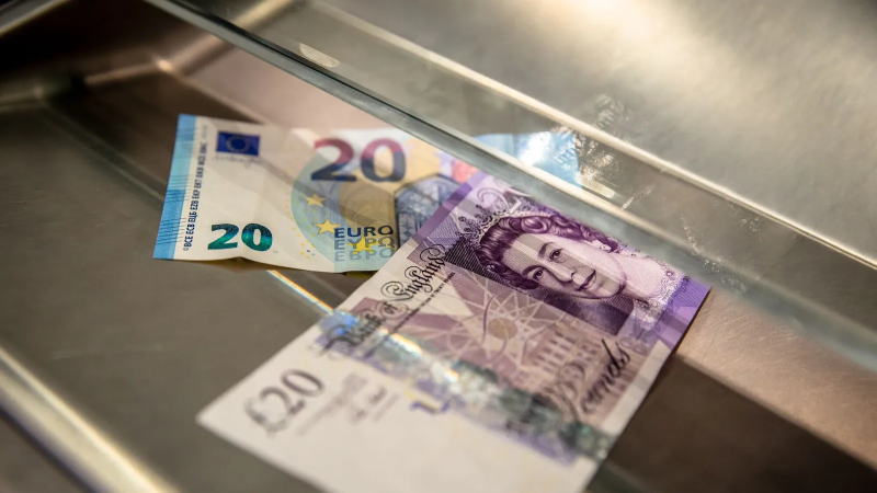 英镑兑欧元升至2022年初以来的最高水平，受利差预计扩大的推动