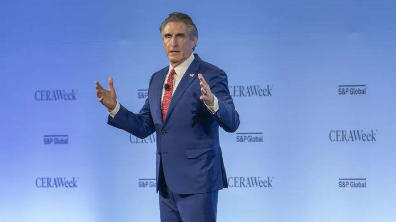 特朗普政府能源主官向油气行业传递明确信息 - - “你们是客户”，“谢谢”！