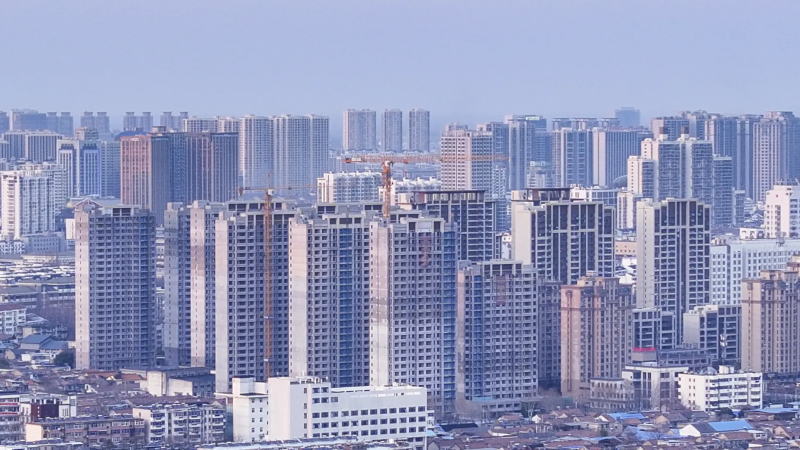 随着一些积极迹象出现，某些国际机构认为中国房地产市场将提前，或已经触底