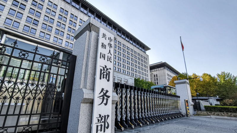 中国要求美国立即取消对等关税，加拿大和欧盟准备反击，其他被大幅加征关税的国家寻求积极谈判