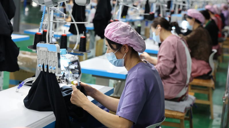 随着美国关税生效，中国工厂正在通过转向国内或寻求新的海外市场维持经营