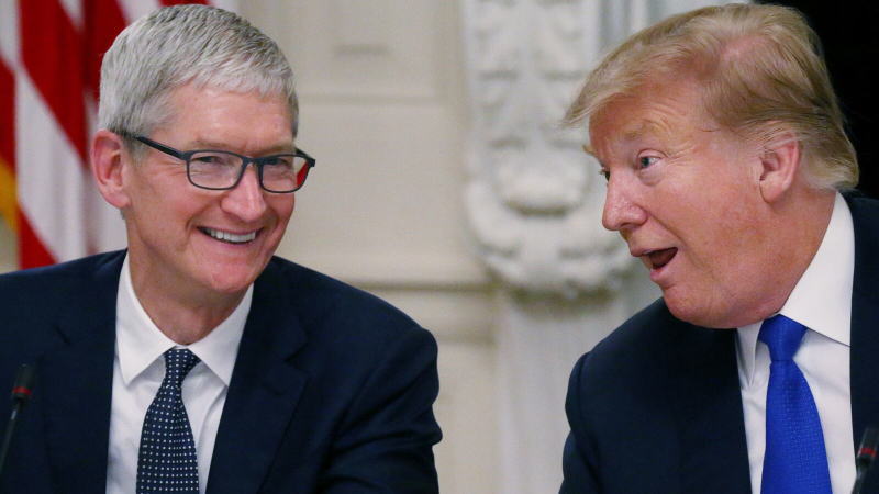 传闻iPhone将涨价之际，特朗普表示与库克进行了交谈