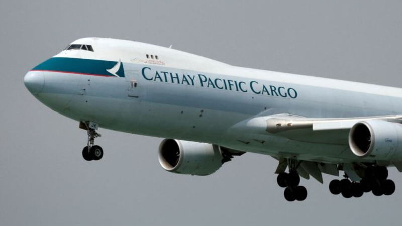 路透分析：美中航空货运量因低额免税政策取消而暴跌，航空公司紧急调整航线