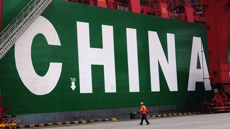 中国出口增长攀升而进口放缓，但大宗商品进口明显改善