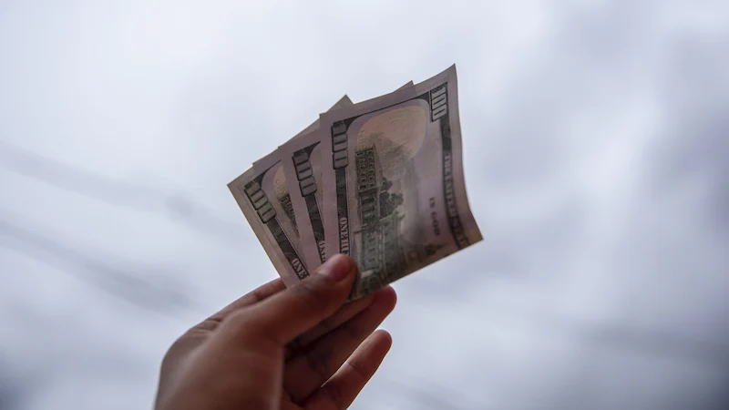 美元因特朗普暗示可能与伊朗达成协议而大幅下跌
