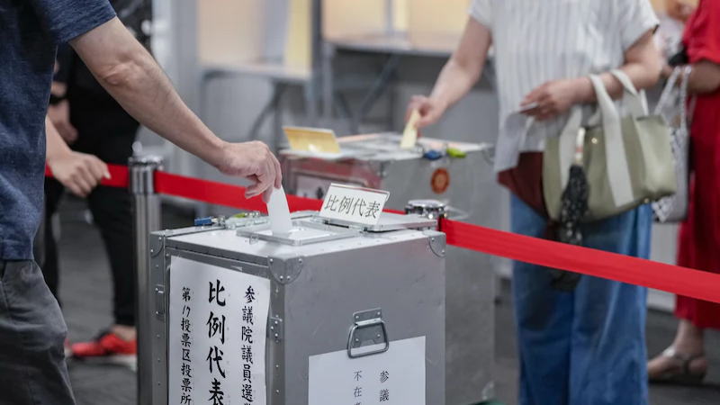 受自民党选举惨败刺激日元飙升，而主要股指期货涨跌互现