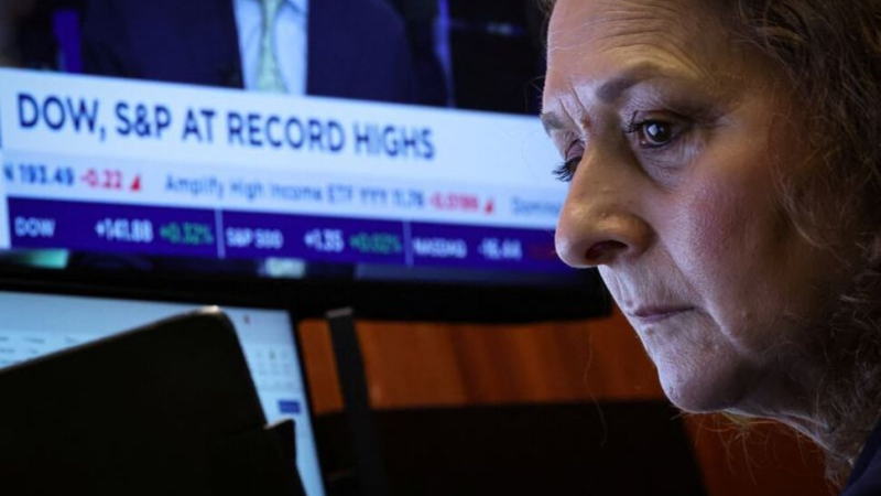 联合健康暴涨推动道指收高，其他指数因降息不确定性上升而走低