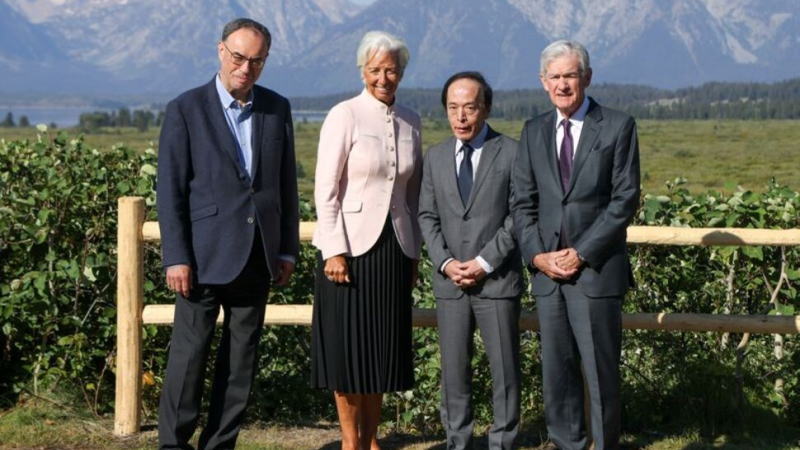 鲍威尔暗示9月或降息，美元指数大幅下跌；澳元、日元和欧洲涨幅领先