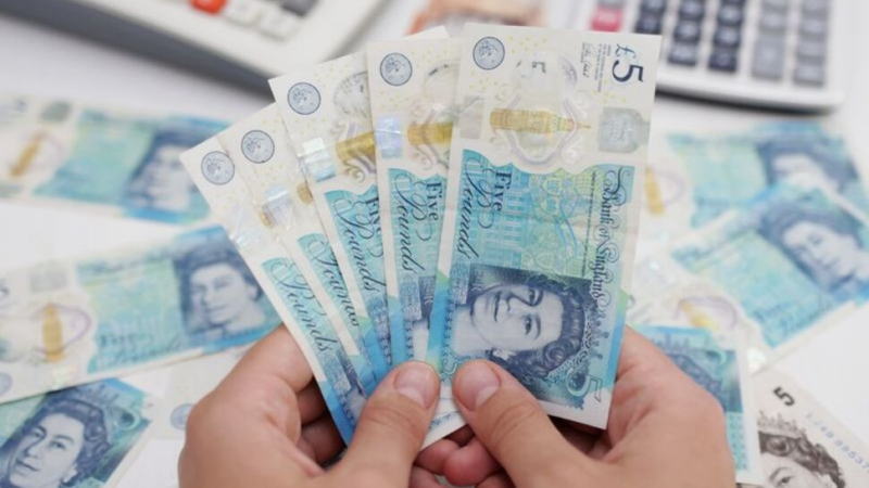 英国公共借款激增，英镑与金边债券同步大跌