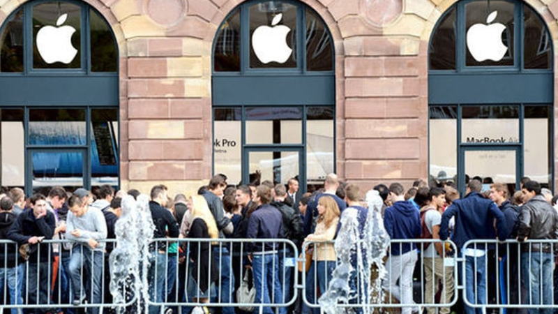 iPhone17上市初期出货强劲，苹果年线由红翻绿
