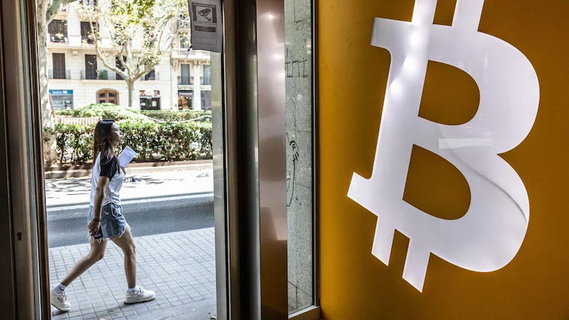 比特币跌至两周低点，引发5亿美元清算