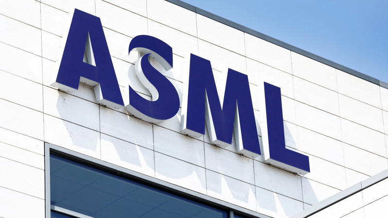 ASML创下二十年来最大月涨幅后，其财报发布构成重大风险事件