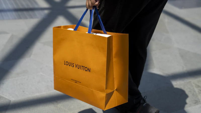 贝伦贝格银行下调LVMH评级，认为三十年奢侈品繁荣期终结