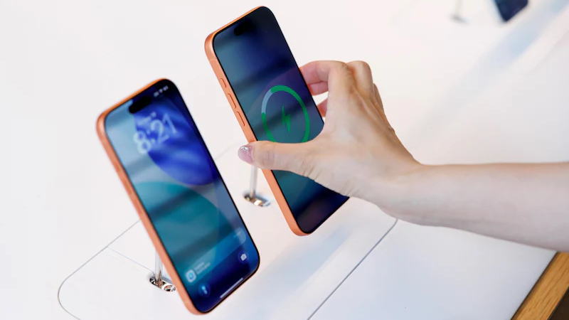又一机构上调苹果股票评级，由于iPhone17销售强于预期，苹果股价逼近历史高点
