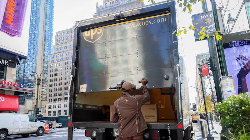 UPS盈利远超预期，由于大规模裁员与成本削减