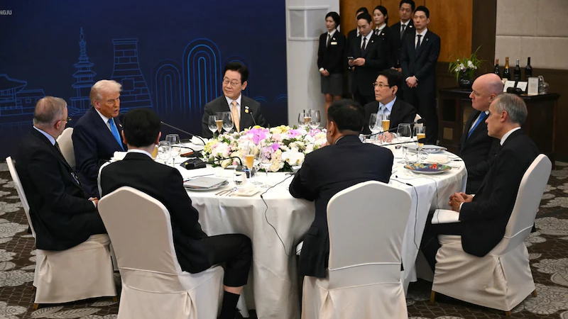 特朗普与卡尼进行了友好对话，尽管两国紧张局势升级
