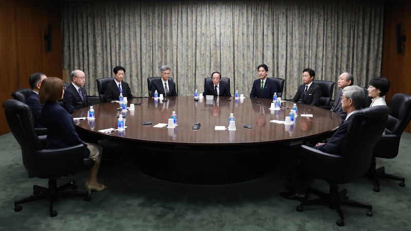 日本央行维持利率不变，两名委员再次投出反对票；货币当局面临外部与内部压力进一步加剧