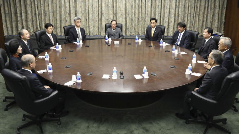 意见摘要表明：如无意外，日本央行将在12月加息