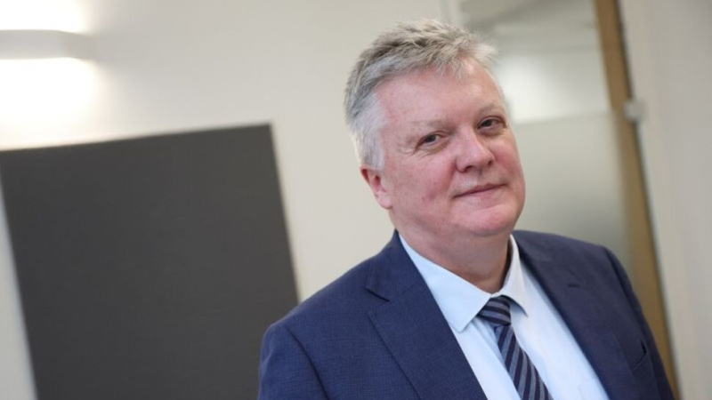 英国央行官员皮尔提请不要过度解读“谨慎降息”这一表述的调整