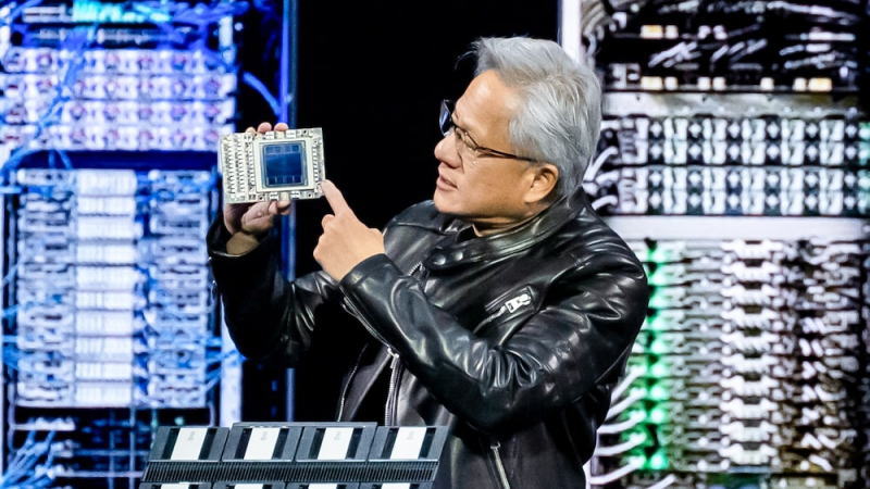 “不存在人工智能泡沫”：英伟达CEO在创纪录业绩后提出的10句关键言论
