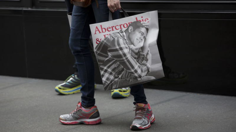 霍利斯特品牌表现强劲，推动阿伯克龙比股价上涨近30%