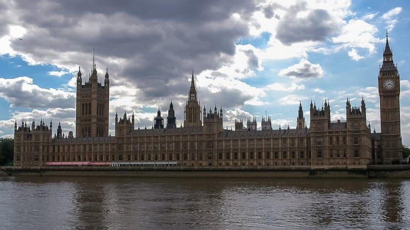 信用评级机构对英国财政预算持谨慎认可态度