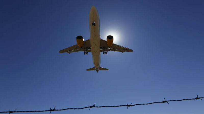 空客A320系列客机曝故障并需软件更新，股价暴跌