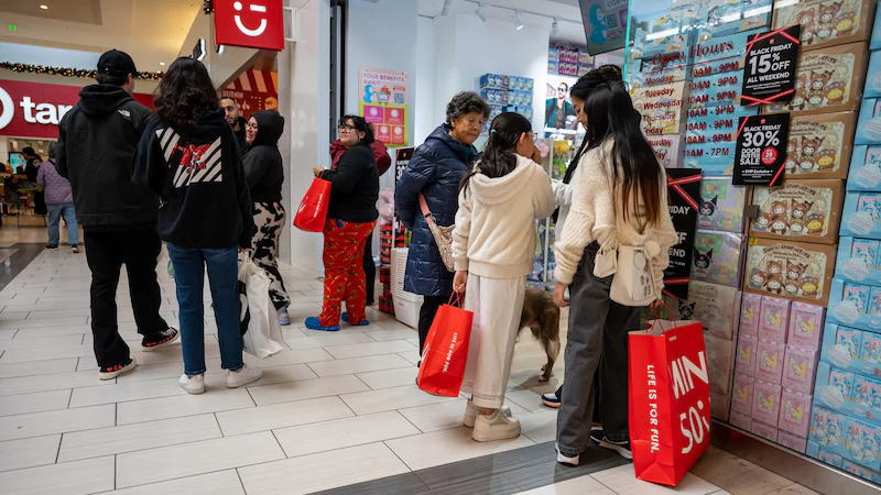 美国消费者信心五个月来首次回升
