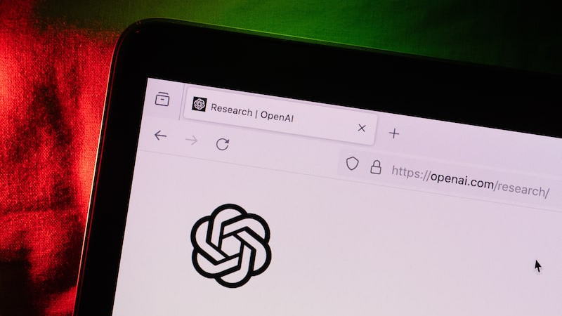 OpenAI完成创纪录融资，估值升至7300亿美元好