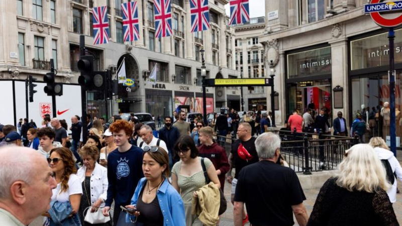 英国消费者信心指数升至年内最高水平，由于新预算案未对家庭增税