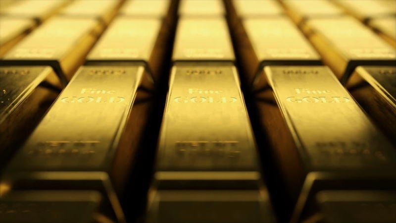 由于假期前多头获利回吐，黄金涨幅收窄而铂金历史性涨势结束