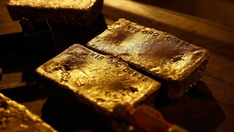 摩根大通预计金价将突破 6000 美元，但认为白银存在回调风险