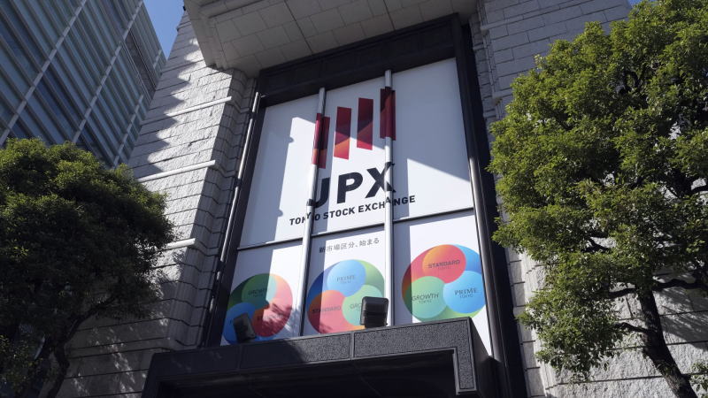 亚洲股市落后，全球市场徘徊历史高位