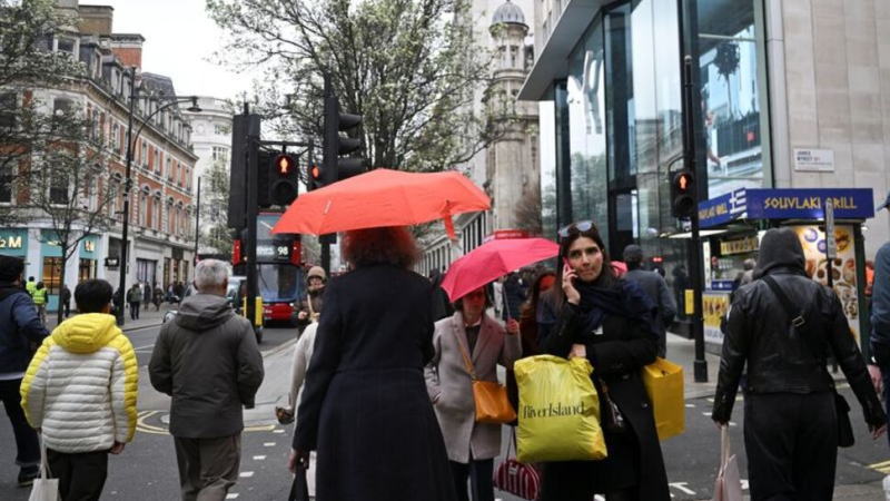 巴克莱银行卡数据显示：英国消费者支出自2024年末以来首次下滑