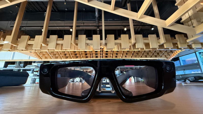 斯纳普发布售价2195美元的Specs，将其定位为下一代计算机