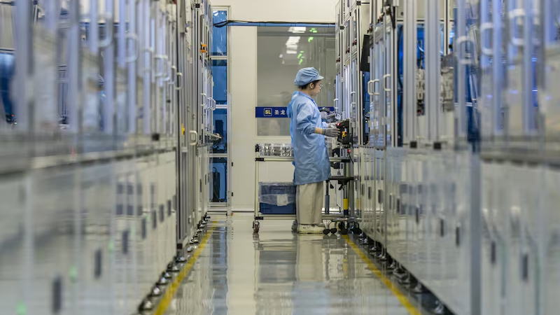 中国制造业PMI降至收缩区间，低于预期