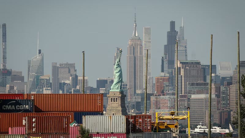 美国贸易逆差因进口减少6月下降5.6%